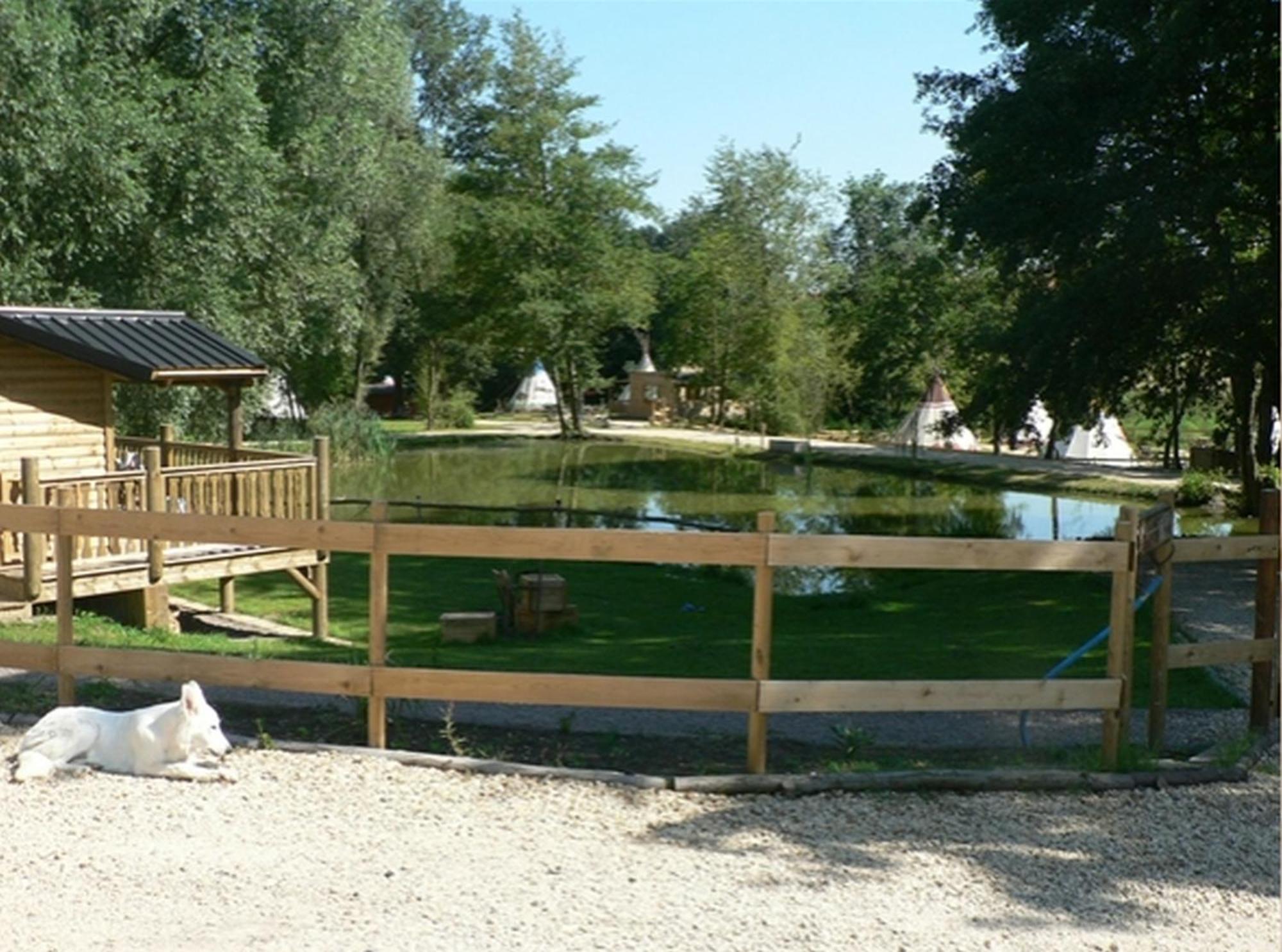 Etangs du Moulin Hotel Suzy Bagian luar foto