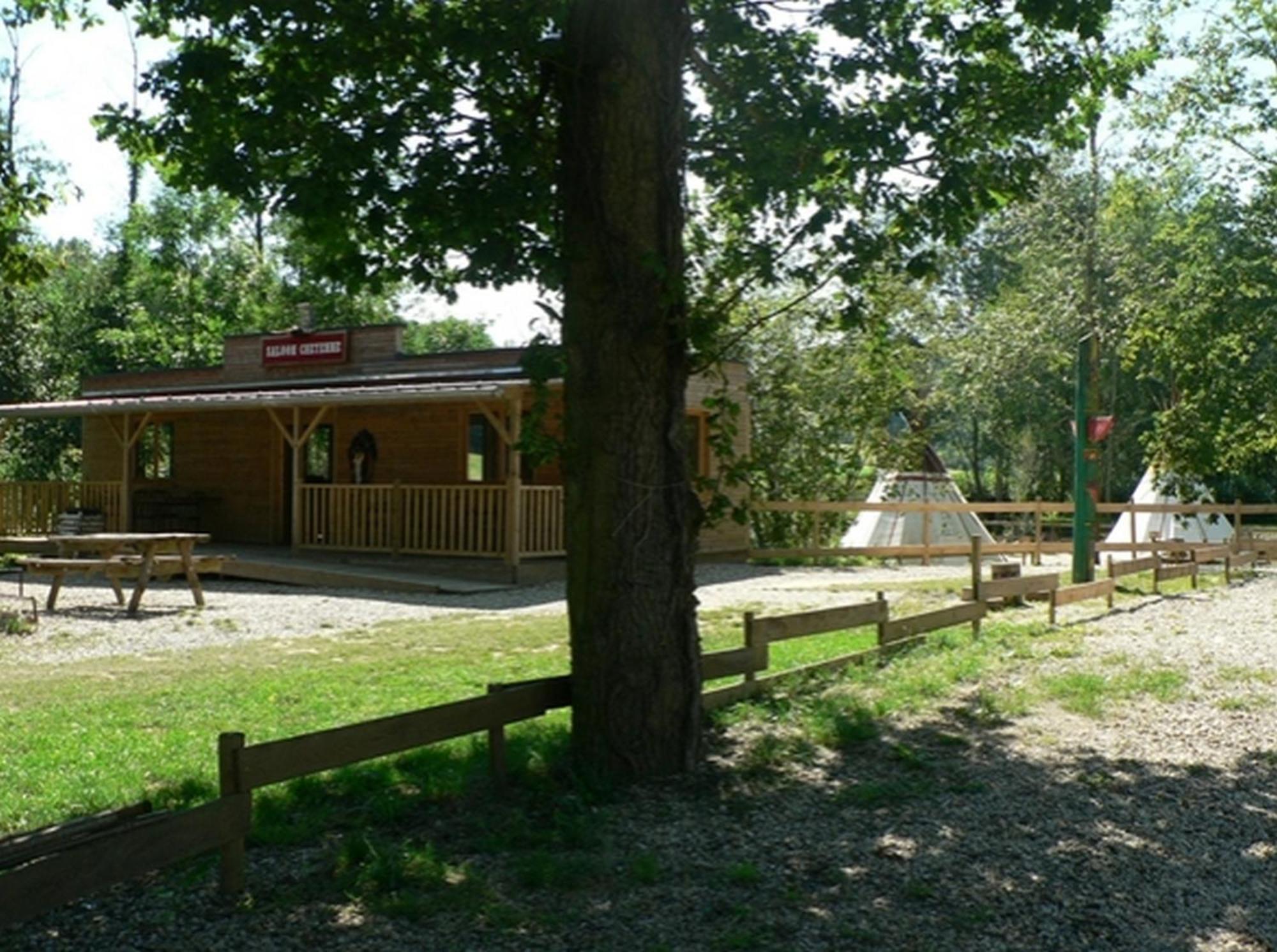 Etangs du Moulin Hotel Suzy Bagian luar foto