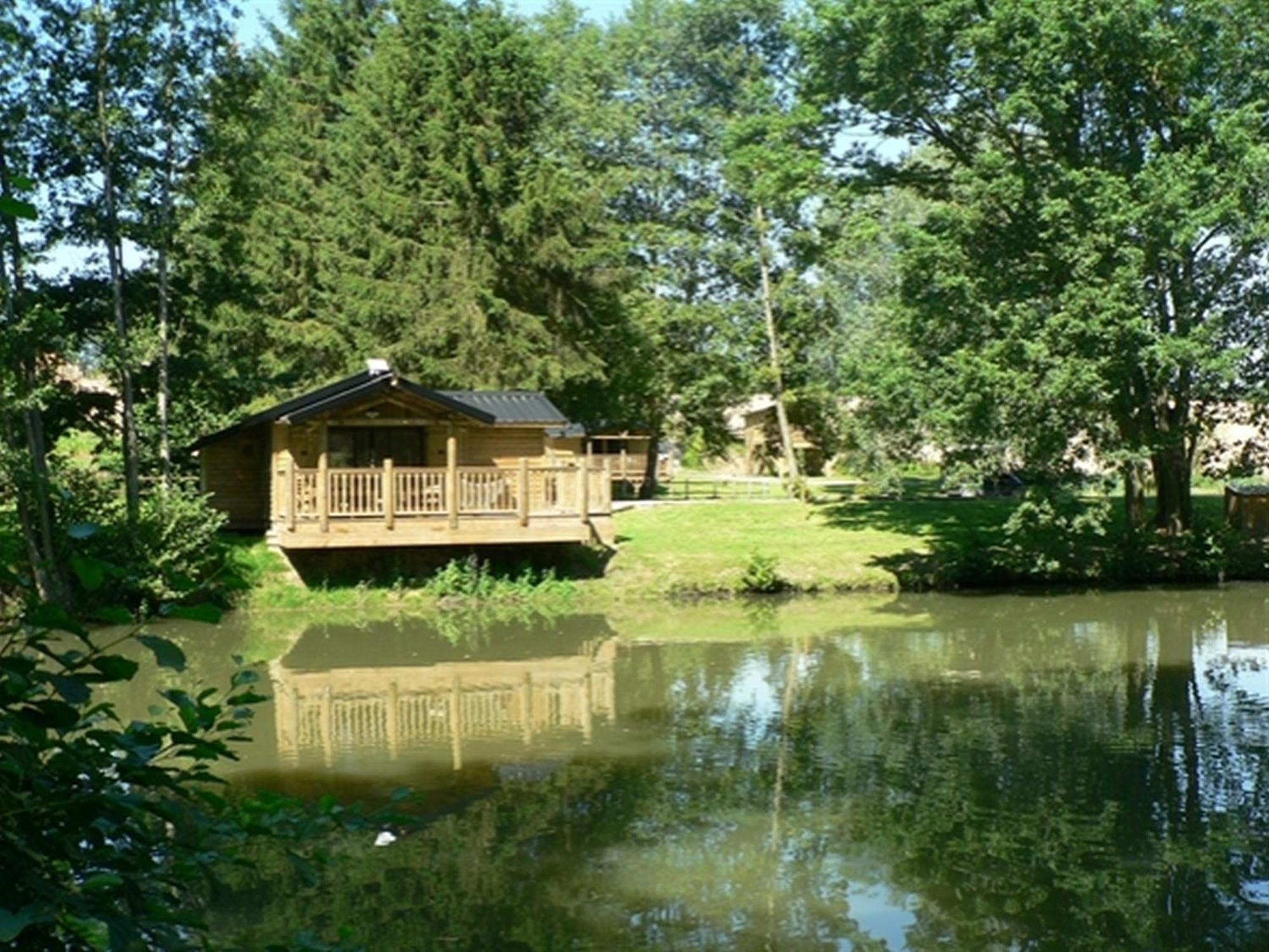 Etangs du Moulin Hotel Suzy Bagian luar foto